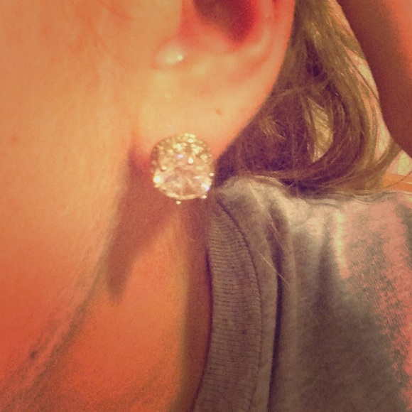 2 pairs of studs ( see 2nd picture)