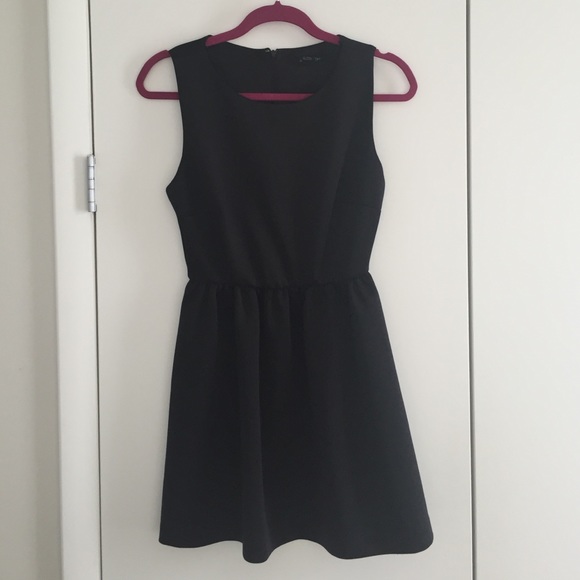 Black scuba dress w/invisible zip