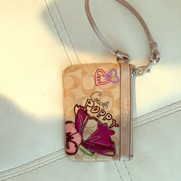 Coach poppy wristlet !