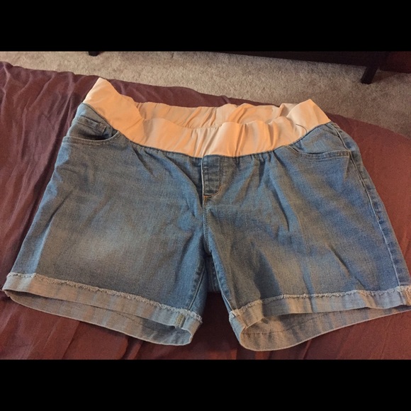 Maternity shorts