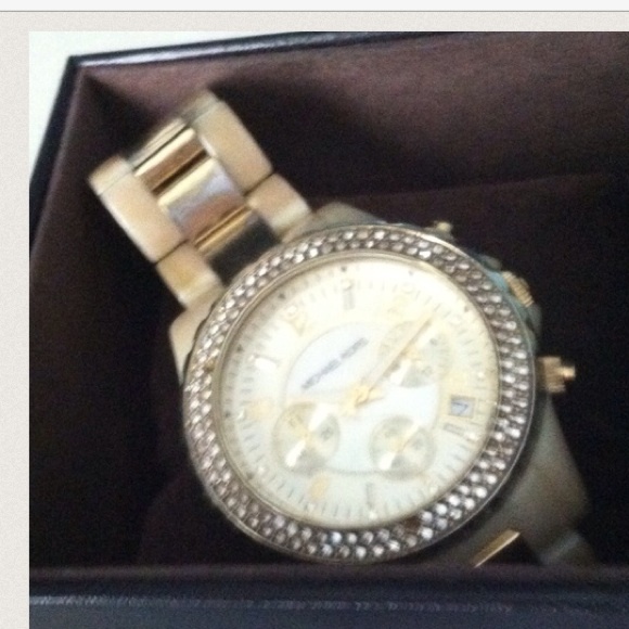Michael Kors Cream/Gold Watch - Picture 2 of 4