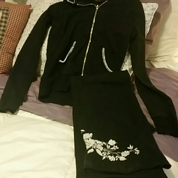 AWESOME SWEAT SUIT