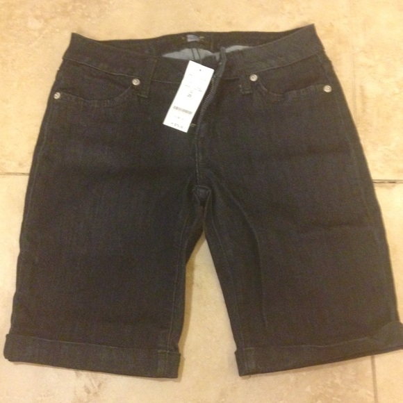 🇺🇸SALE🇺🇸NWT BEBE Bermuda shorts
