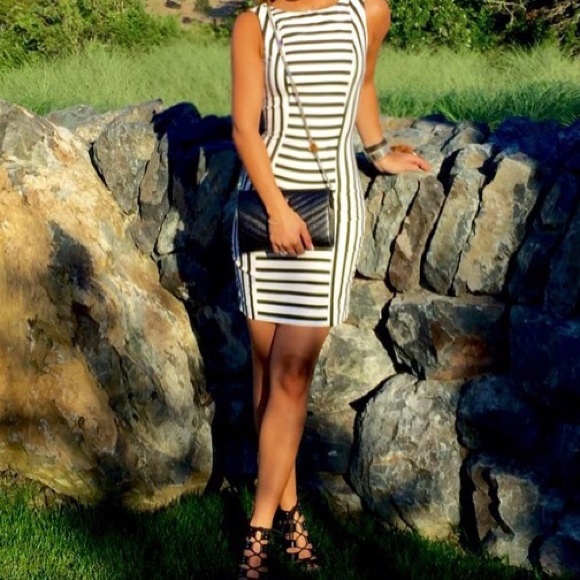 H&M Dresses & Skirts - ONE DAY SALE🎉H&M Dress NWOT