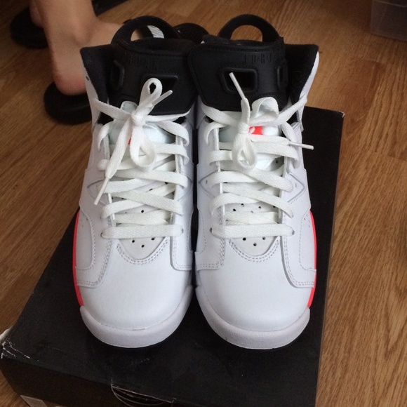 ⛔️sold⛔️Jordan infrared 6 size 4.5y - Picture 4 of 4
