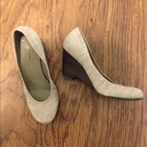 Jessica Simpson light brown wedges.💗💗💗💗