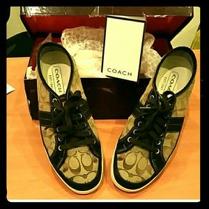 Coach Shoes Authentic, comes with box