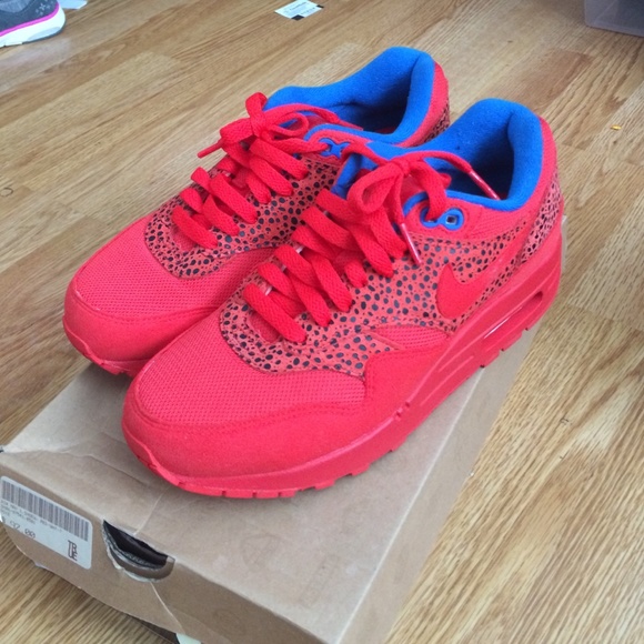 Safari air max 1 size 7 in women's