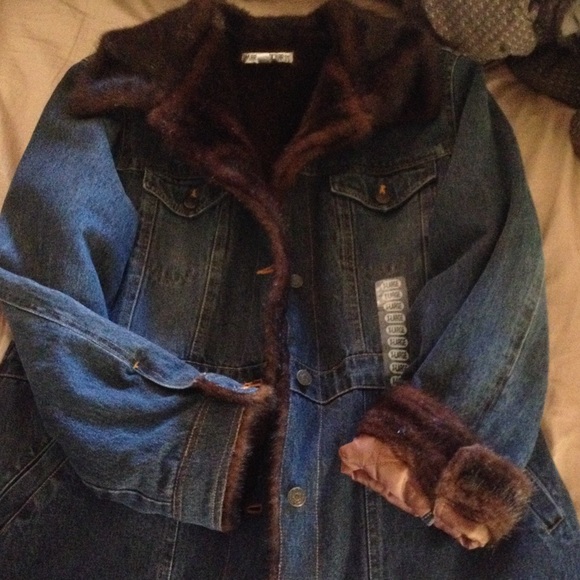 Ladies Jean Jacket. Fury inside & sleeves lined.