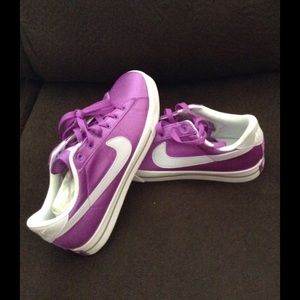 Super Sporty Women's Nike Tennis Shoes
