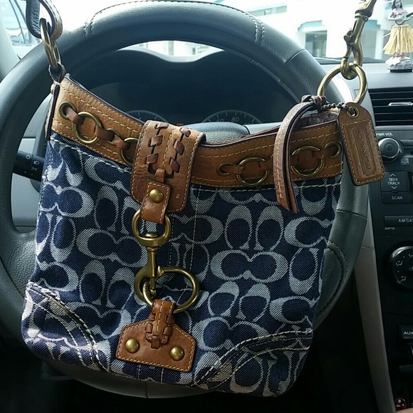 **SOLD on Mecari** COACH cross bodu handbag