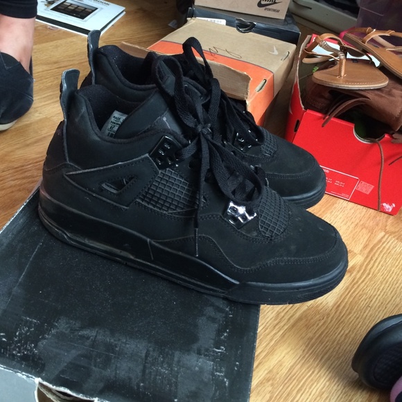 ⛔️SOLD⛔️Jordan black cat 4s size 5y on hold - Picture 2 of 3