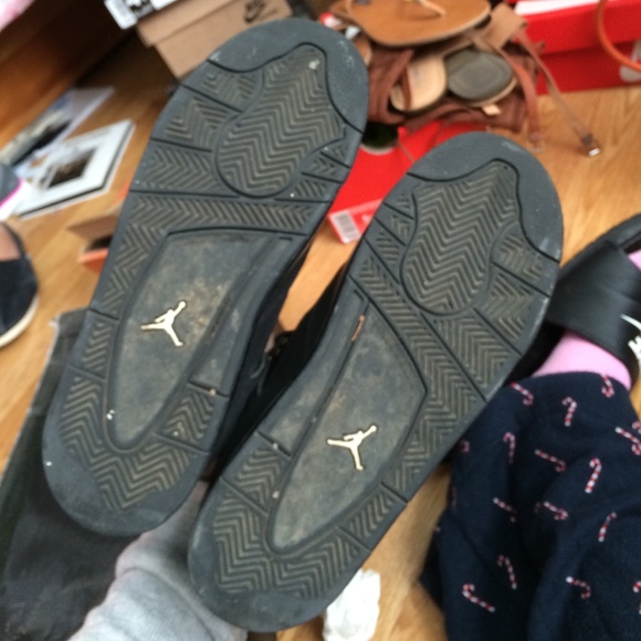 ⛔️SOLD⛔️Jordan black cat 4s size 5y on hold - Picture 3 of 3