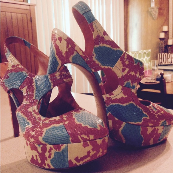 NWOT snakeskin coral, teal & cream designer heels