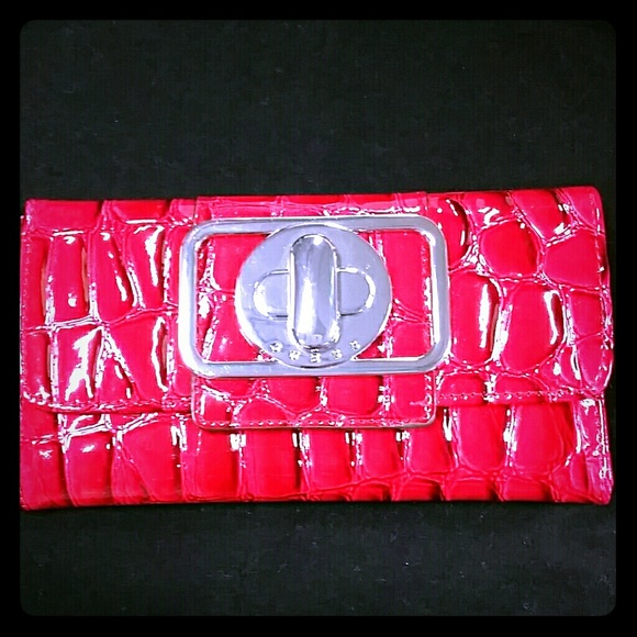 😊 Guess Patent Wallet or Clutch