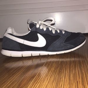Black Nike Sneakers size 7.5