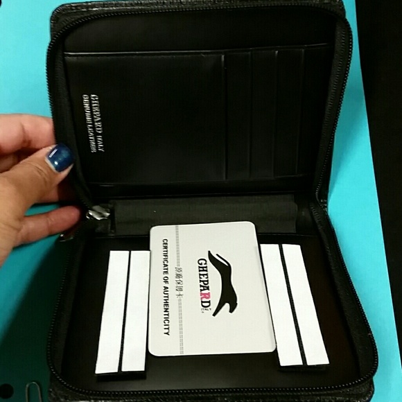 😊 Zip Around  Wallet NWOT - Picture 3 of 3