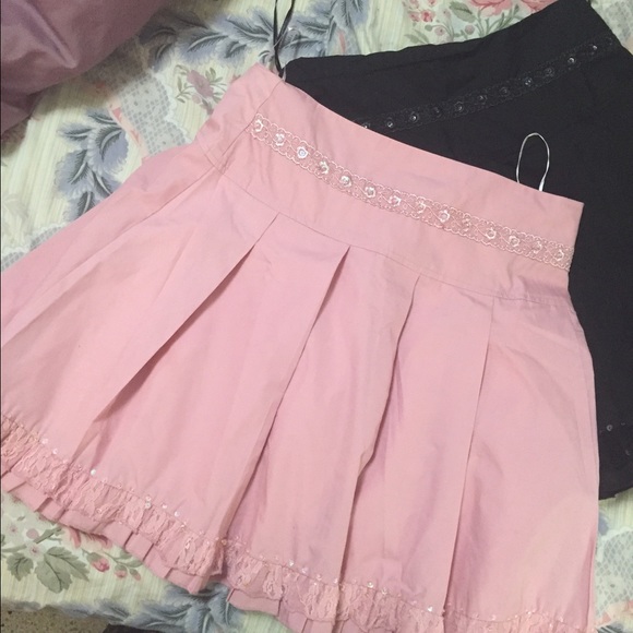 Pink and black skirts small - Picture 1 of 4