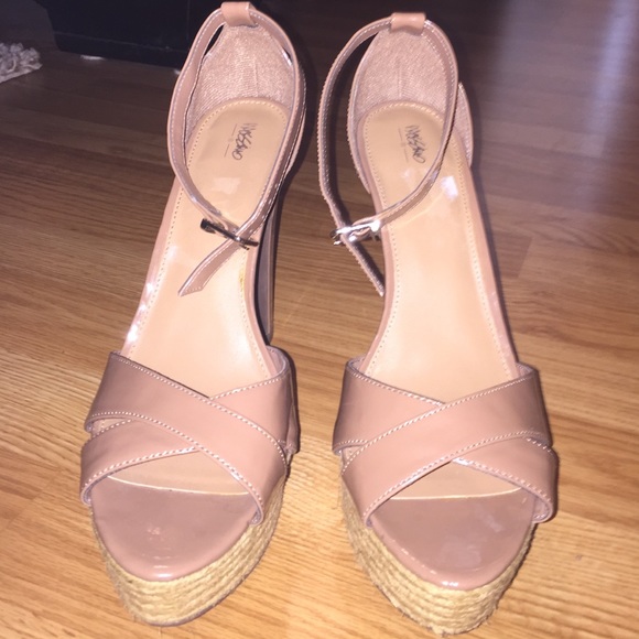 Nude pumps