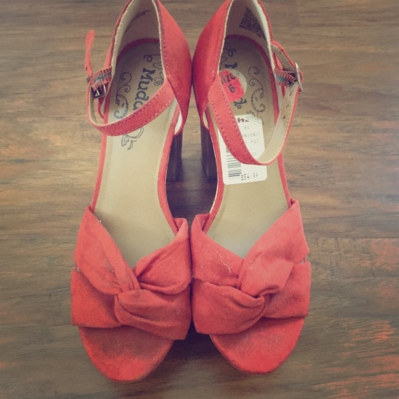 Mudd Orange Wedges size 6