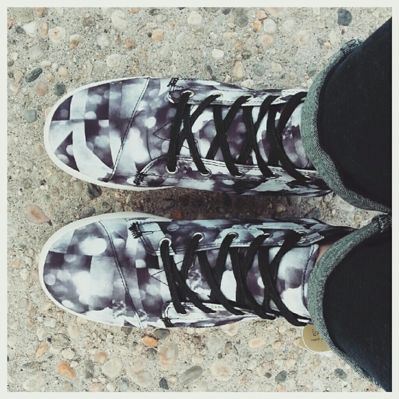TOMS Shoes - Lowest⬇TOMS || Printed High Top Sneaker