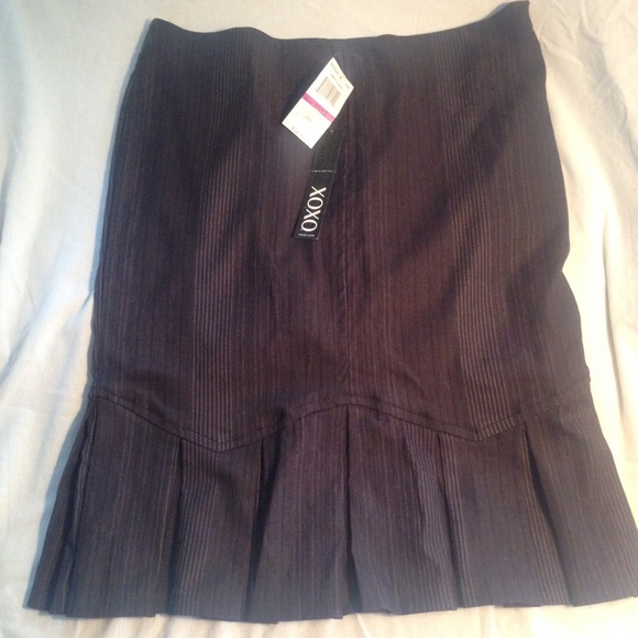 Cute Pleated Skirt NWT - Picture 2 of 4