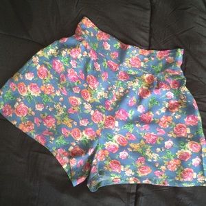 Cute floral shorts.