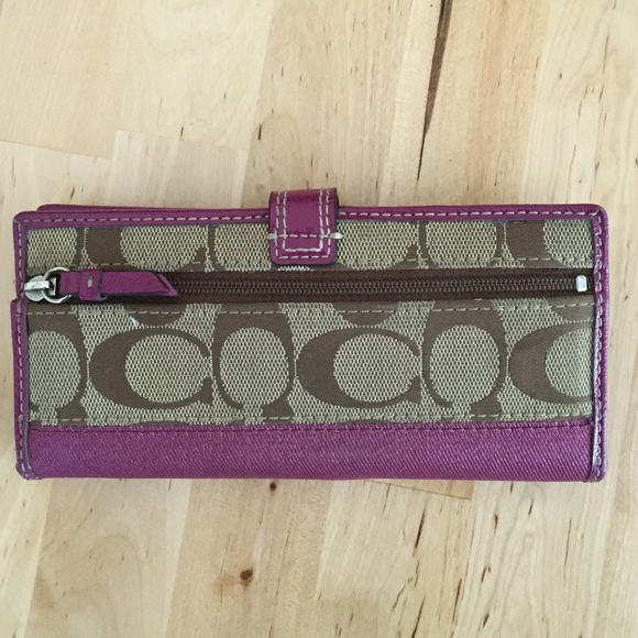 Coach Wallet - Authentic - Picture 2 of 3