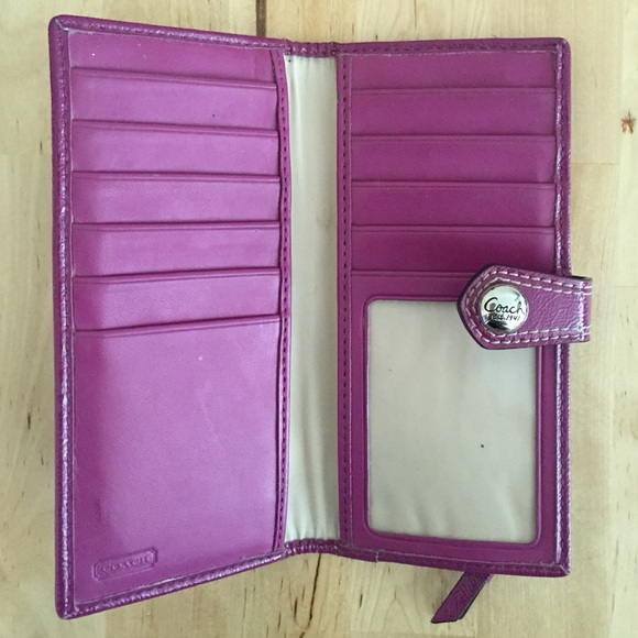 Coach Wallet - Authentic - Picture 3 of 3