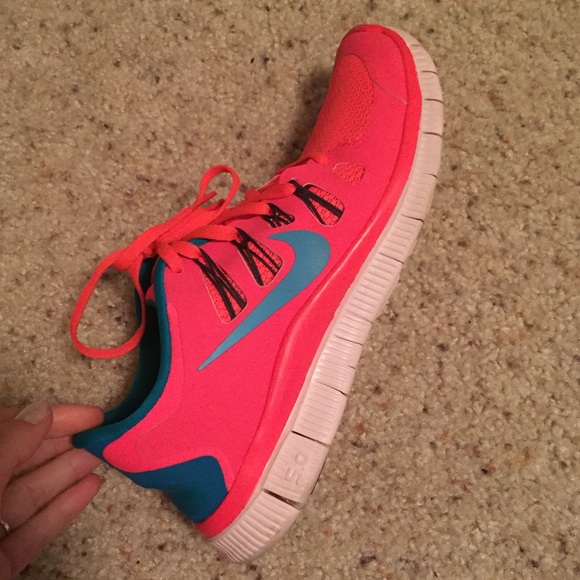 SOLD-Women's Nike Free - 8.5 - Atomic red & Teal - Picture 2 of 4