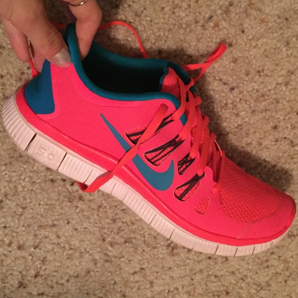 SOLD-Women's Nike Free - 8.5 - Atomic red & Teal - Picture 3 of 4