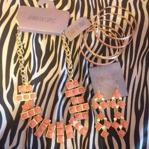 BUNDLE 🎀 NWT 🎀 JLO peach and gold jewelry