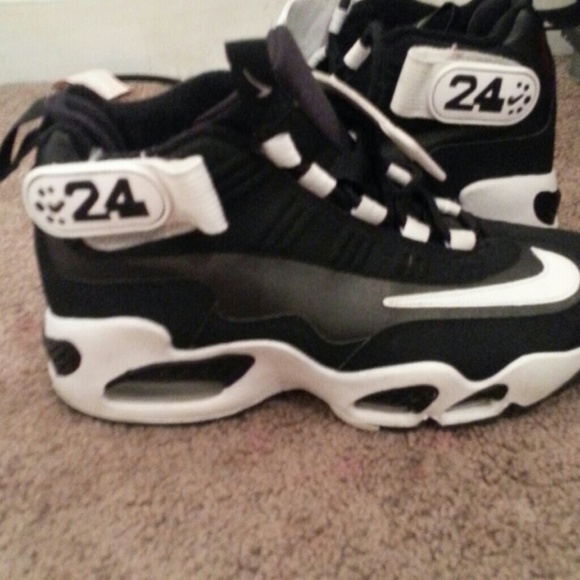 Boy's Gradeschool Nike Griffey's Bundle Deal