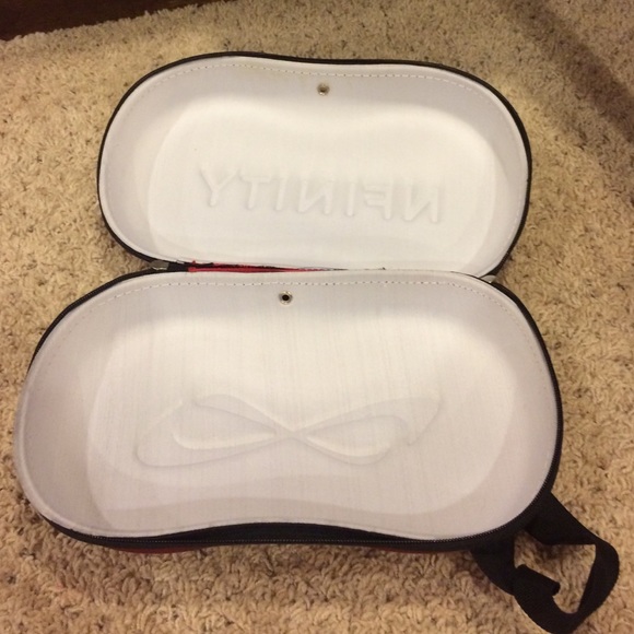 Red Nfinity shoe case - Picture 3 of 3