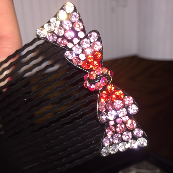 Crystal bow clip