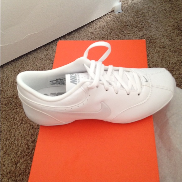 ~~~~ON HOLD~|~~~~NEW IN BOX Nike cheer shoes
