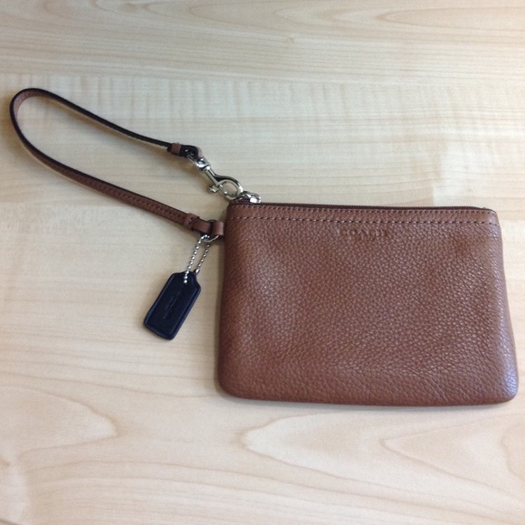 COACH Park Leather Small Wristlet Saddle F51763... - Picture 2 of 4