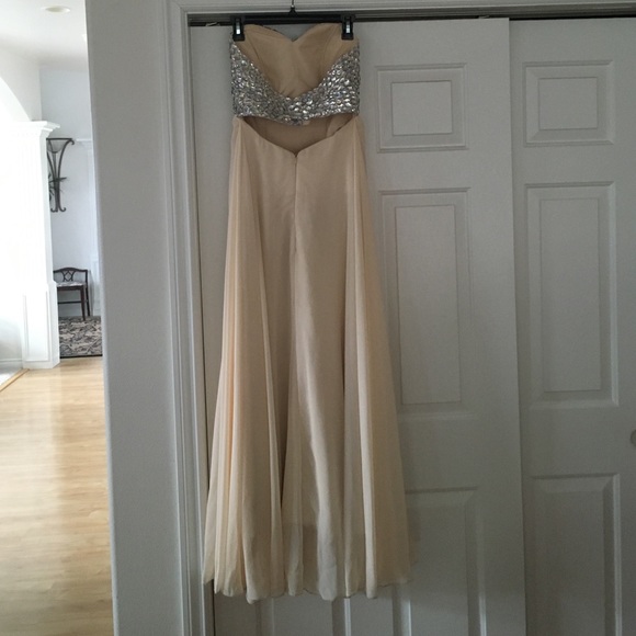 PROM DRESS - Picture 2 of 4