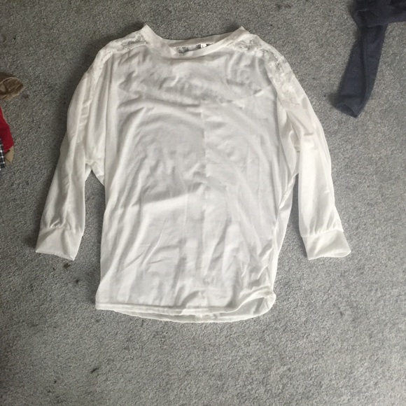 White top with lace on the back - Picture 3 of 3