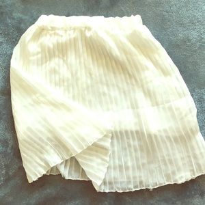 Pleated white skirt
