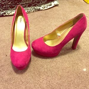 magenta high heals