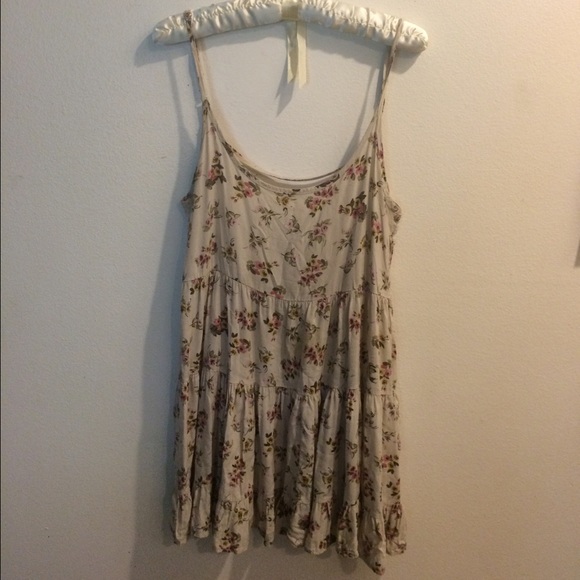 🚫SOLD🚫 beige floral jada - Picture 2 of 3