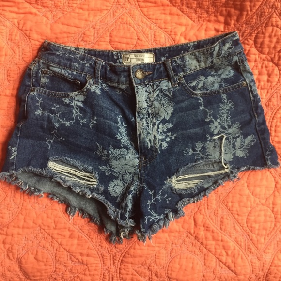 Free People shorts ✌️