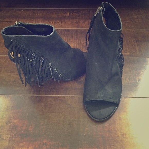 Dolce vita peep toe fringe bootie