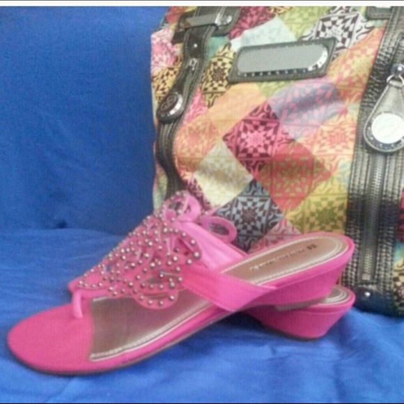*NATURALIZER* Pink Embellished Wedge Sandal