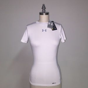 BOYS Under Armour fitted tee