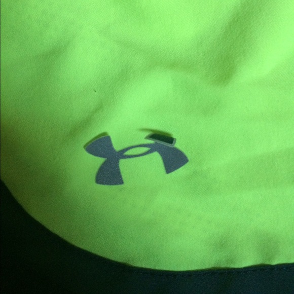 under armor running shorts - Picture 2 of 3