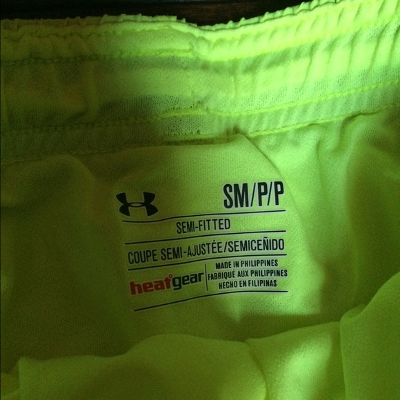 under armor running shorts - Picture 3 of 3