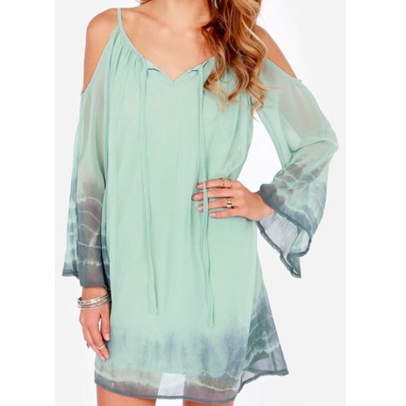 Lg but fits med also Dresses & Skirts - 🎀HP🎀Sweet Cold Shoulder Dress