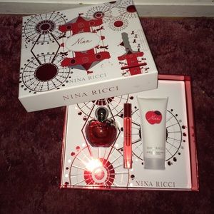 Nina Ricci perfume gift set .